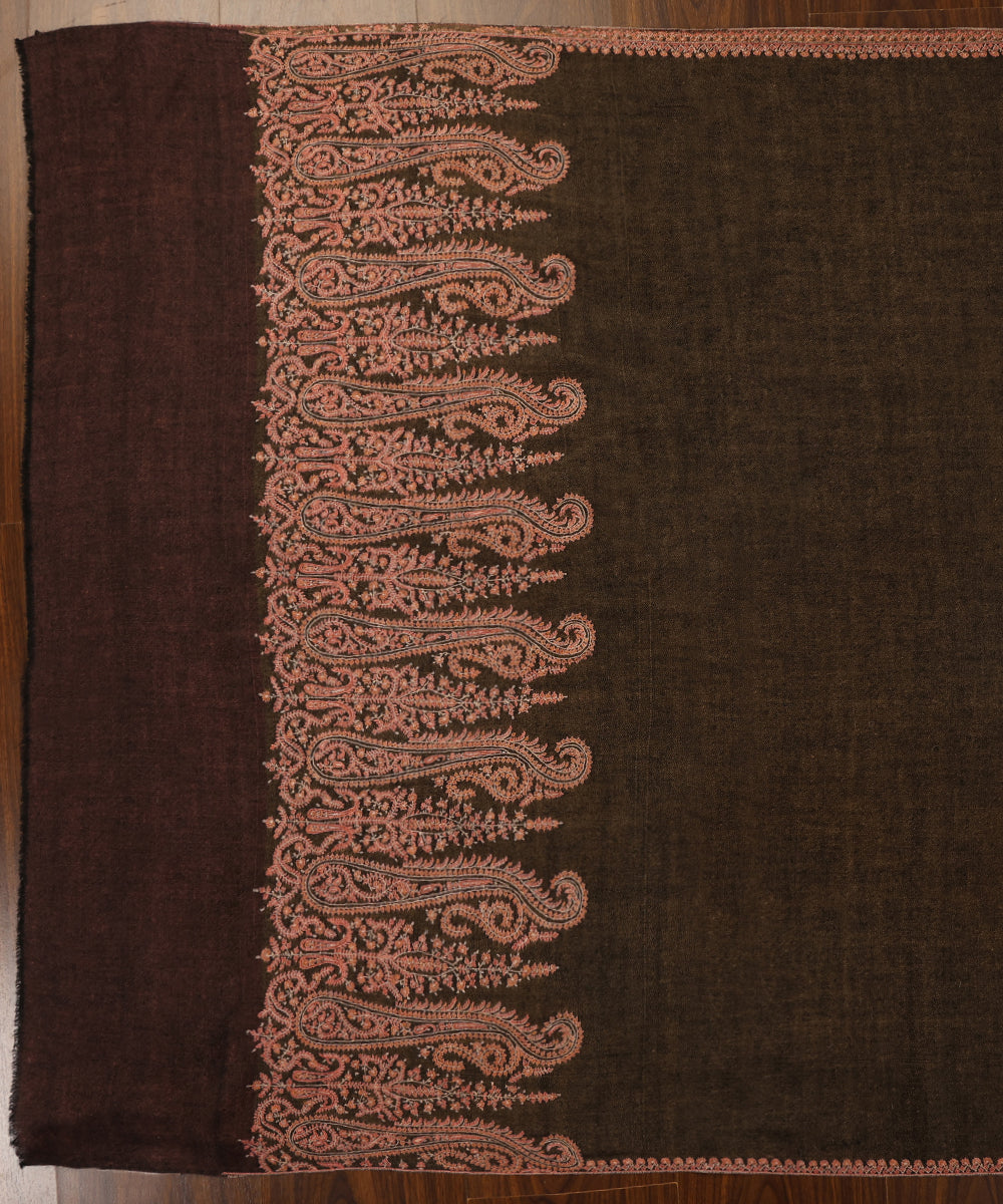 Black_Handwoven_Pure_Pashmina_Reversible_Shawl_With_Sozni_Kari_Embroidery_WeaverStory_02