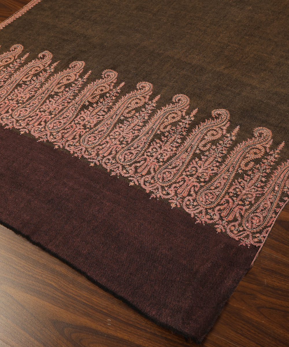 Black_Handwoven_Pure_Pashmina_Reversible_Shawl_With_Sozni_Kari_Embroidery_WeaverStory_03
