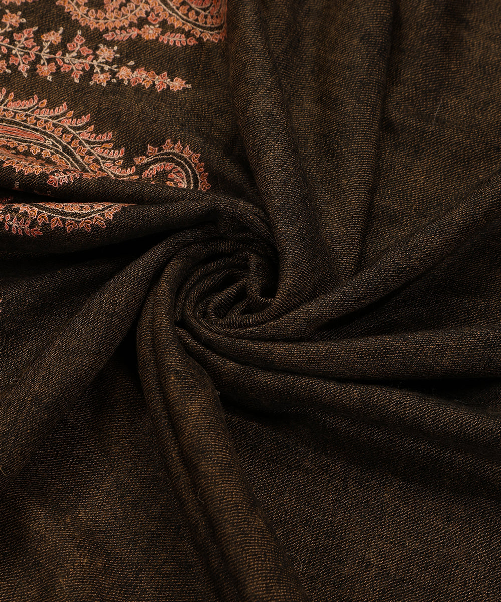 Black_Handwoven_Pure_Pashmina_Reversible_Shawl_With_Sozni_Kari_Embroidery_WeaverStory_05