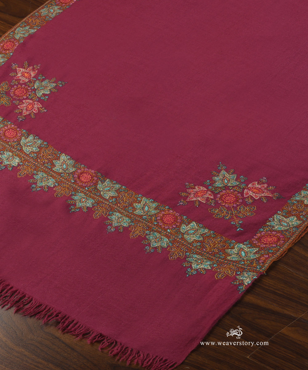 Magenta_Handwoven_Pure_Pashmina_Stole_With_Multicolor_Soznikari_Border_And_Konia_WeaverStory_03
