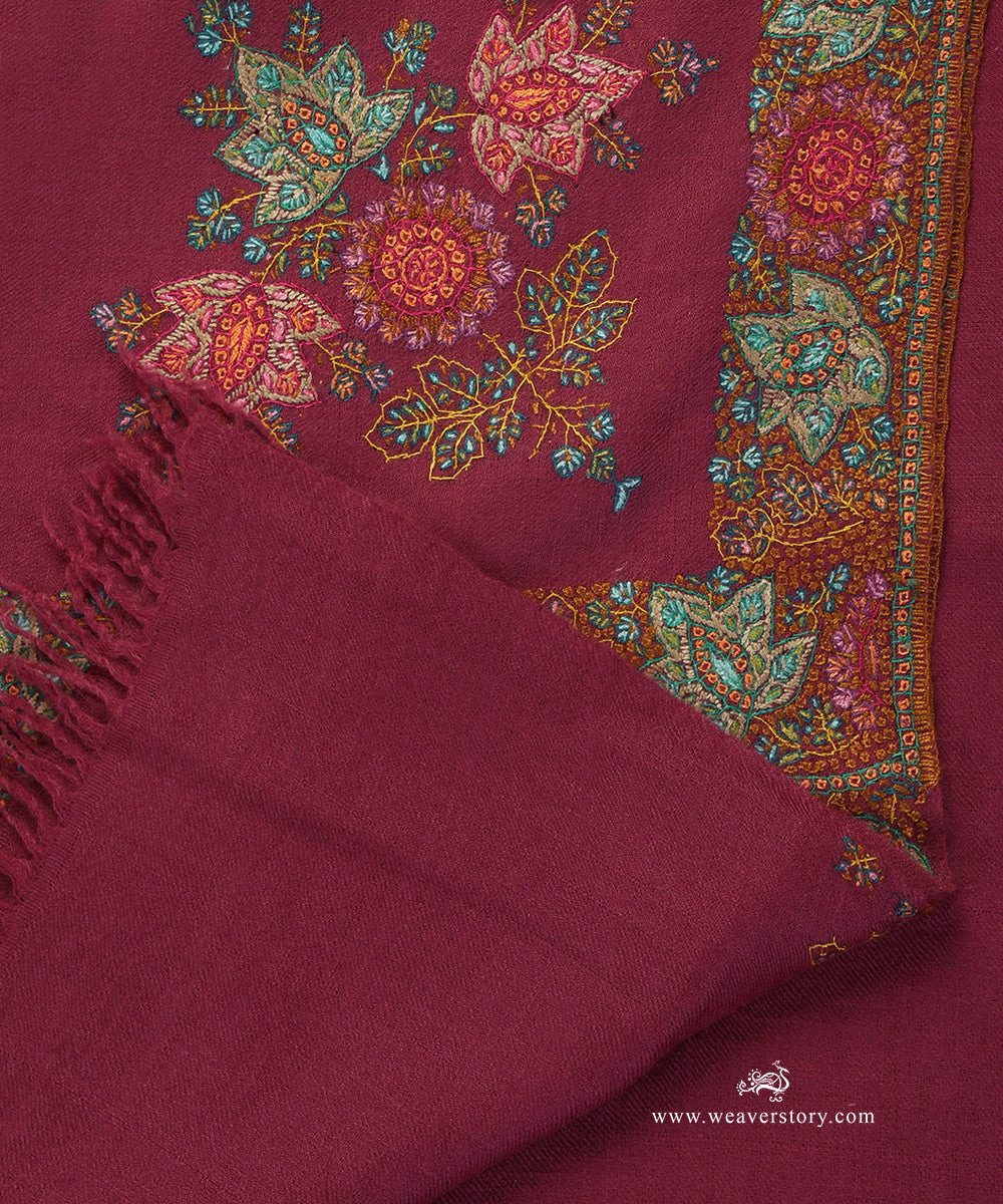 Magenta_Handwoven_Pure_Pashmina_Stole_With_Multicolor_Soznikari_Border_And_Konia_WeaverStory_04