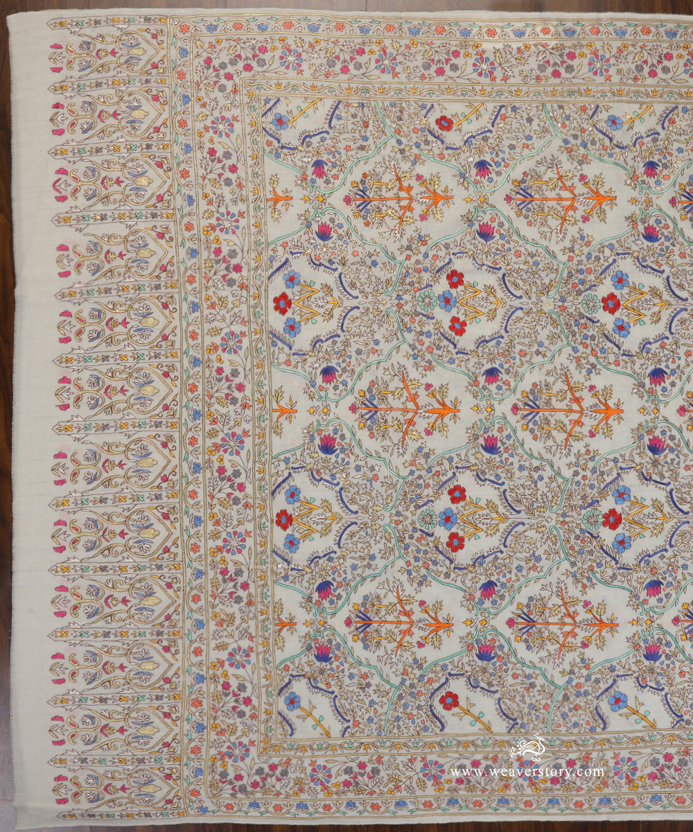 White_Handwoven_Tilla_Jamawar_Pure_Pashmina_Shawl_WeaverStory_02