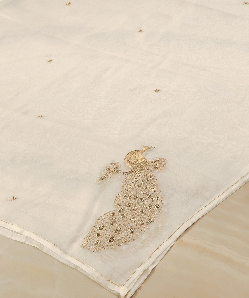 White_Handloom_Organza_Embroided_Dupatta_With_Peacock_Motif_WeaverStory_03