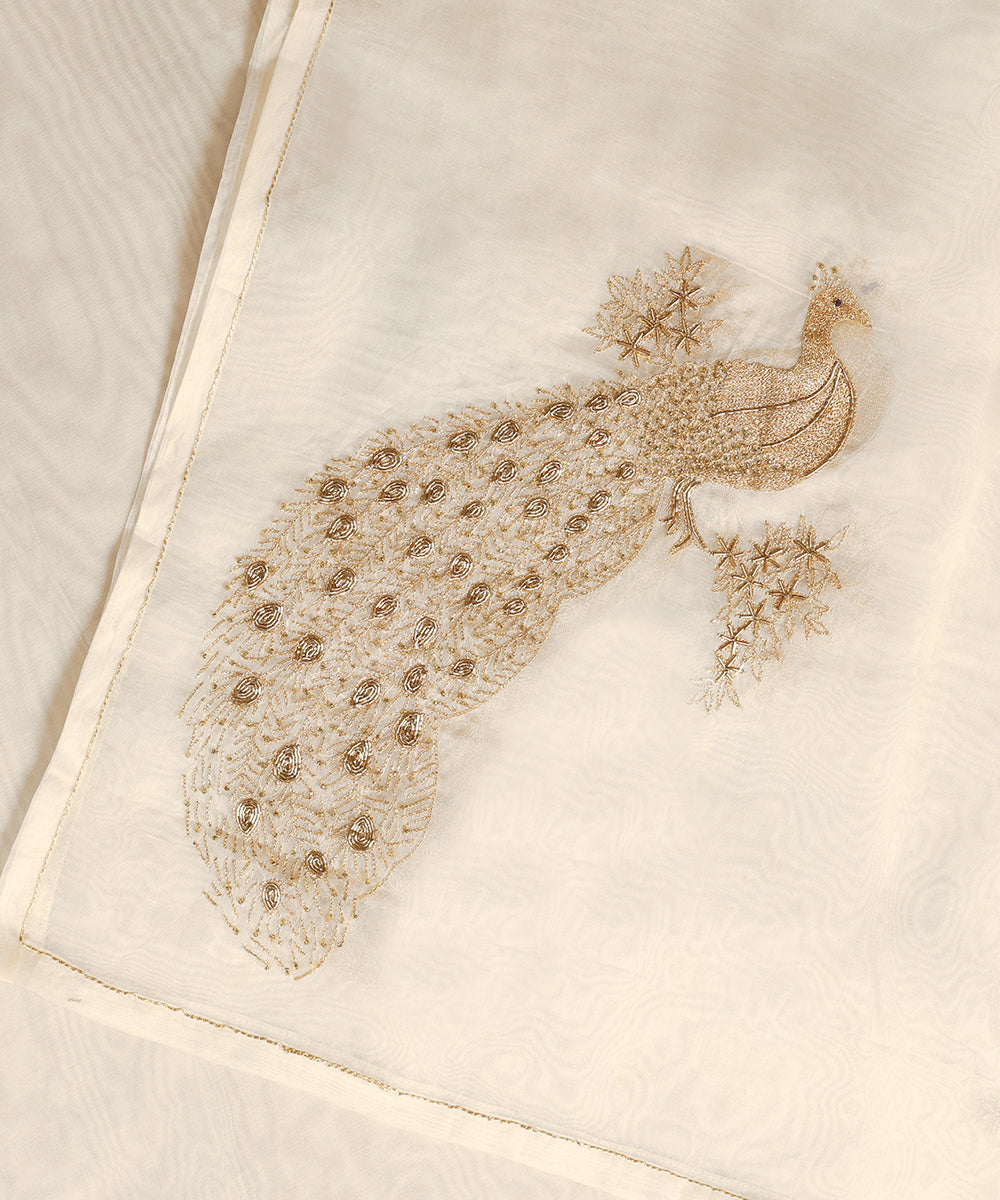 White_Handloom_Organza_Embroided_Dupatta_With_Peacock_Motif_WeaverStory_04