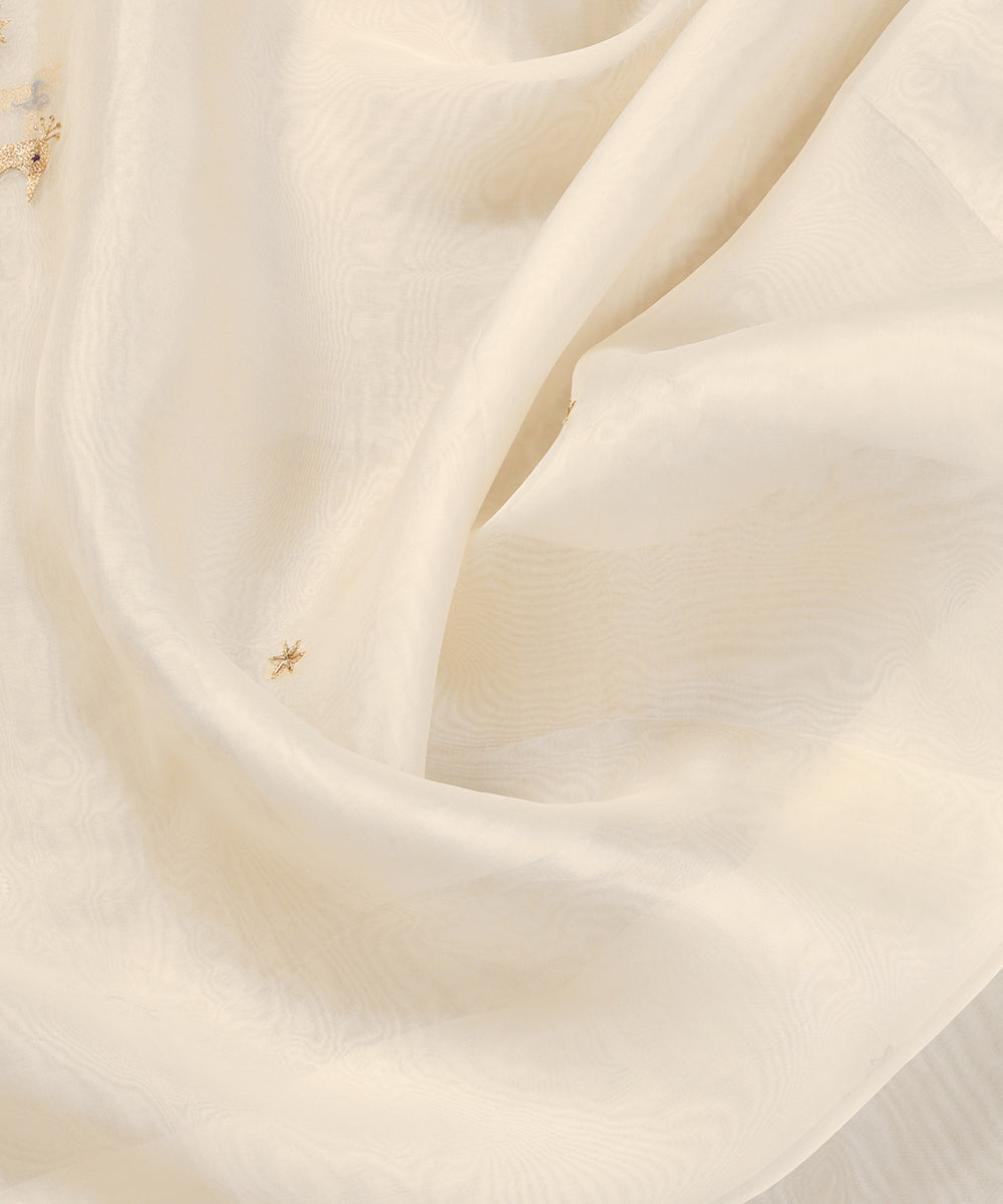 White_Handloom_Organza_Embroided_Dupatta_With_Peacock_Motif_WeaverStory_05