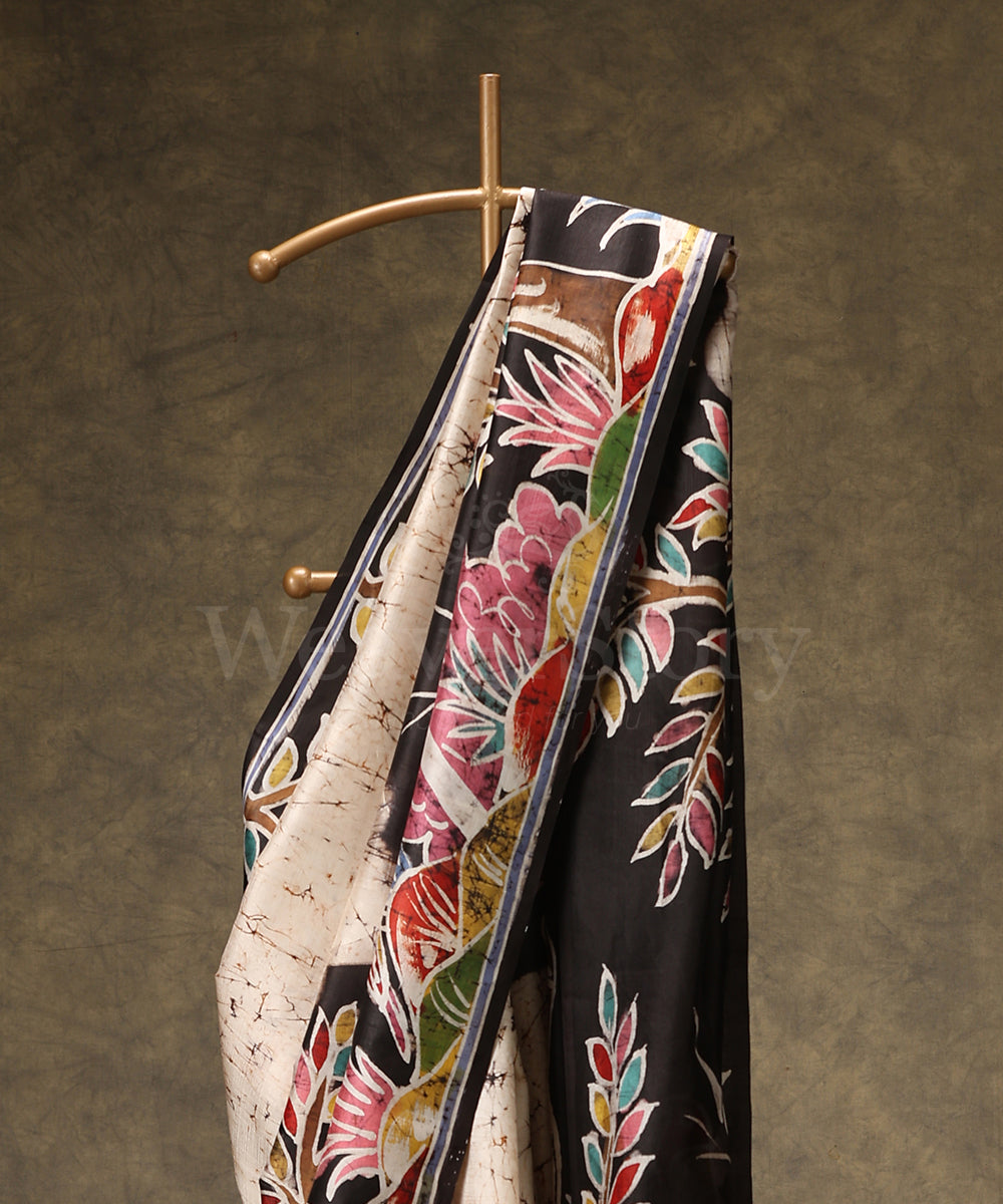 Black_And_Offwhite_Handloom_Hand_Batik_Mulberry_Silk_Saree_With_Tree_Motif_On_Border_And_Pallu_WeaverStory_02