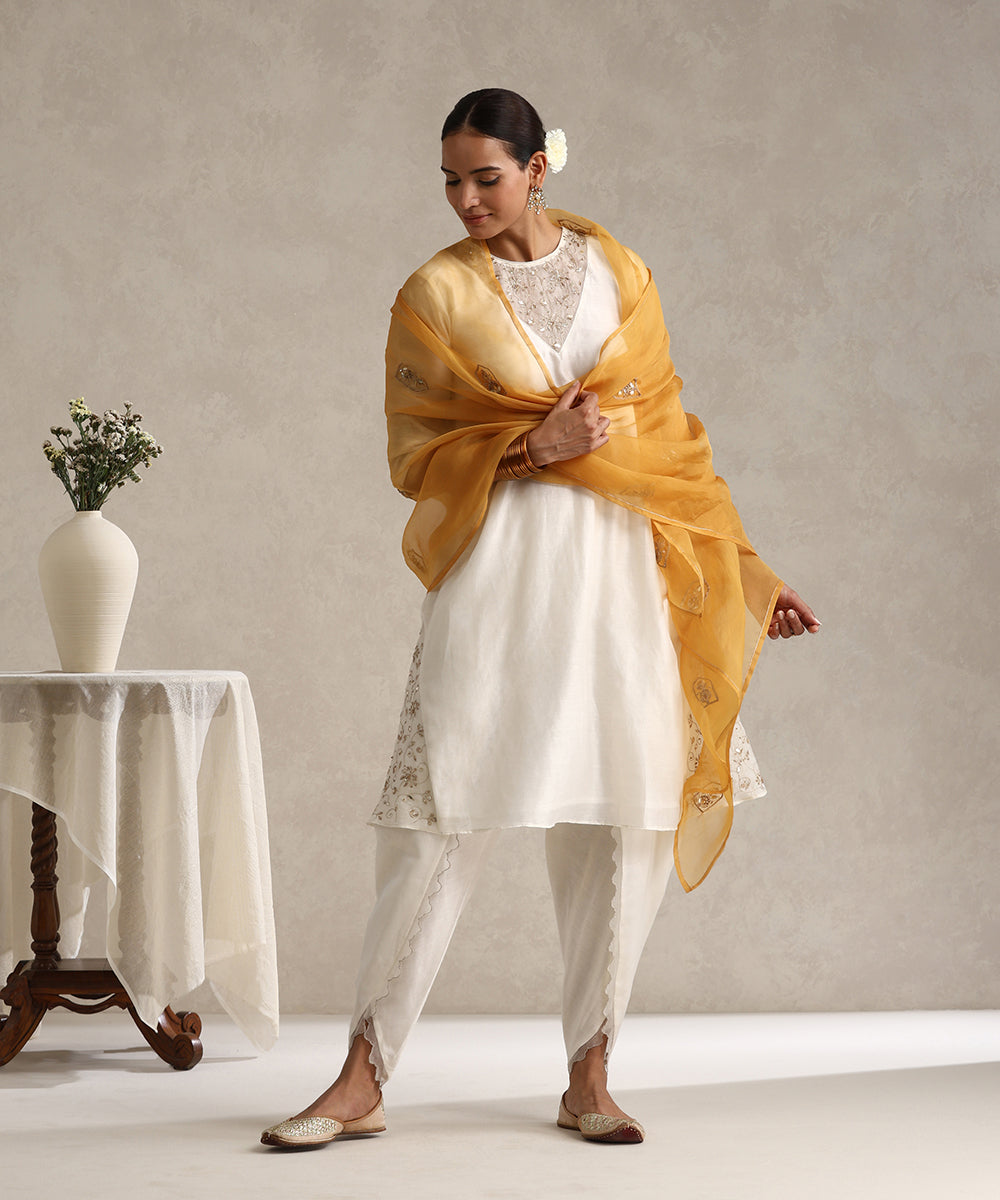 Offwhite_Hand_Emboidered_Gota_Patti_Kurta_With_Tulip_Pants_And_Organza_Dupatta_WeaverStory_03