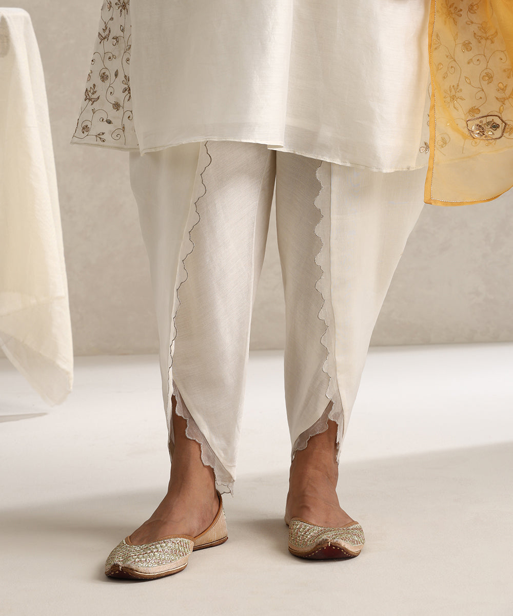 Offwhite_Hand_Emboidered_Gota_Patti_Kurta_With_Tulip_Pants_And_Organza_Dupatta_WeaverStory_07