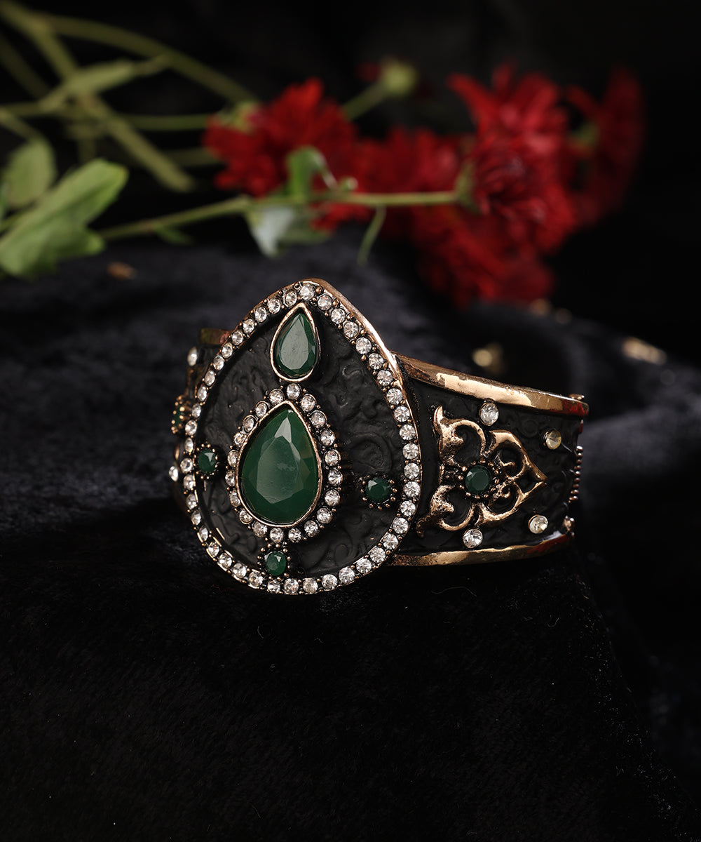 Nyra_Handcrafted_Alloy_Gold_Plated_Cuff_Bracelet_With_Tear_Drop_Centrepiece_And_Semi_Precious_Stones_WeaverStory_01