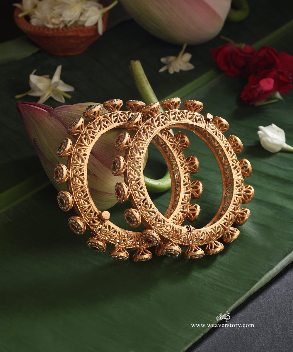 Abeer_Handcrafted_Gold_Plated_Alloy_Bangles_Set_WeaverStory_01