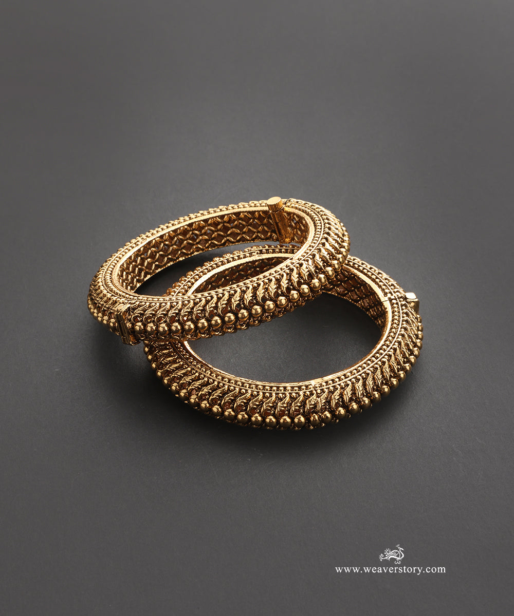 Sareeshta Handcrafted Gold Plated Alloy Bangles Set