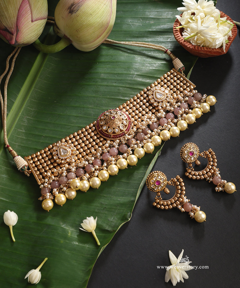 Laila_Handcrafted_Alloy_Necklace_Set_With_Gold_Plating_WeaverStory_01