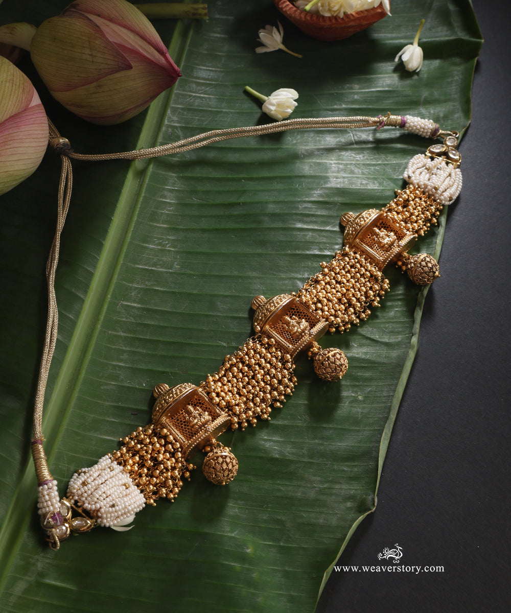 Nargis_Handcrafted_Alloy_Necklace_With_Gold_Plating_WeaverStory_01