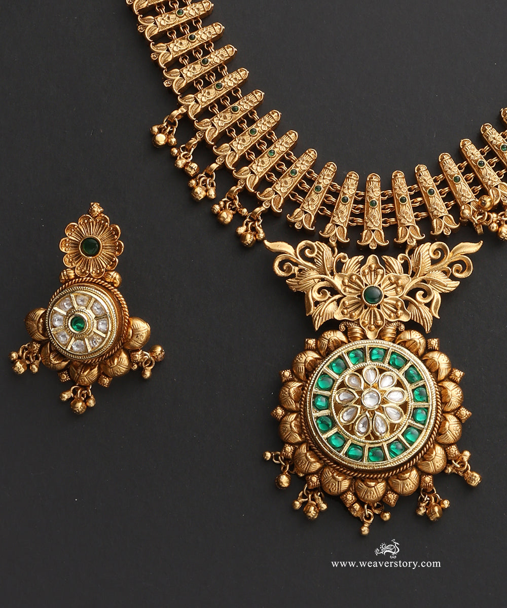Samira_Handcrafted_Alloy_Necklace_Set_With_Gold_Plating_WeaverStory_04
