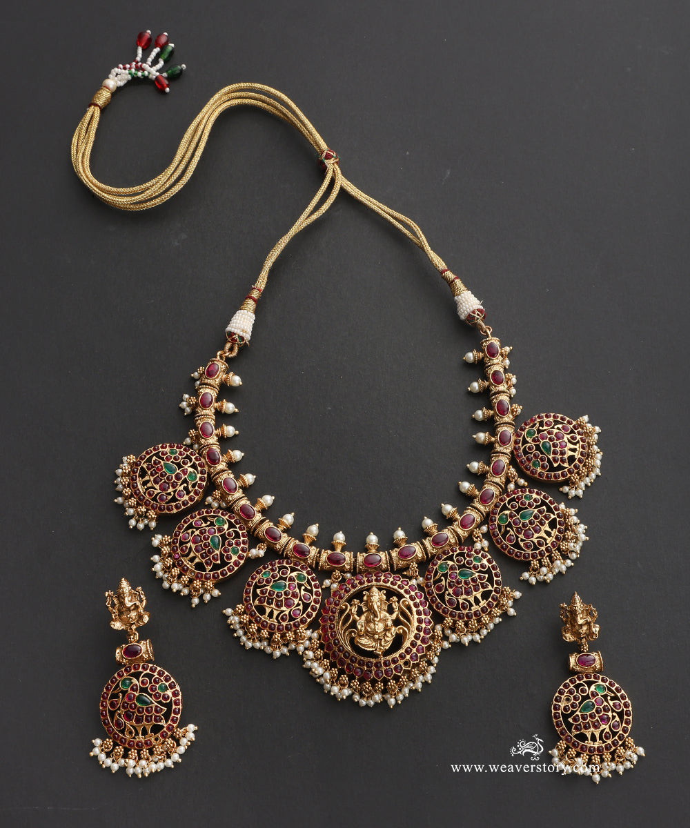 Suhana_Handcrafted_Alloy_Necklace_Set_With_Gold_Plating_WeaverStory_02