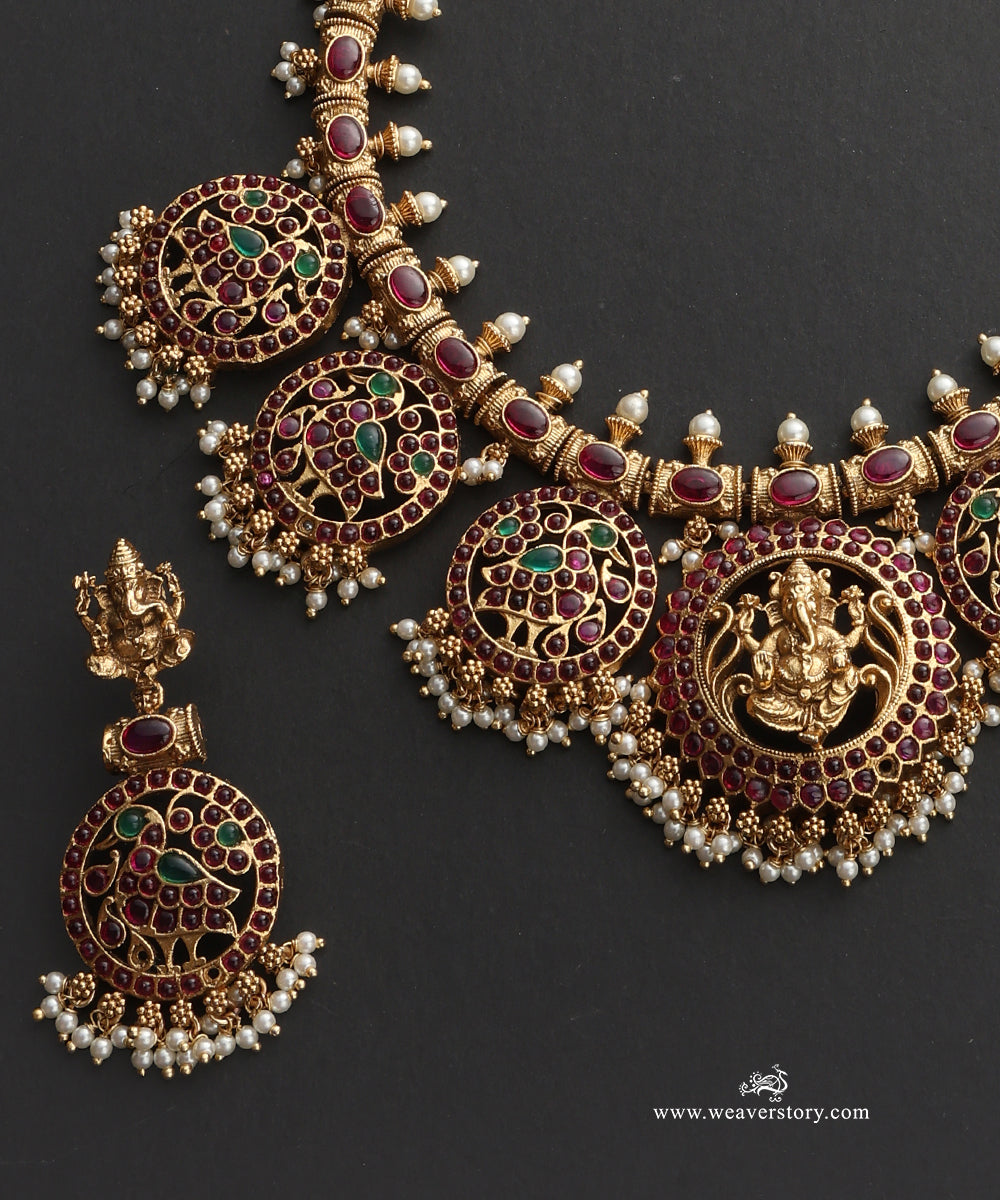 Suhana_Handcrafted_Alloy_Necklace_Set_With_Gold_Plating_WeaverStory_04