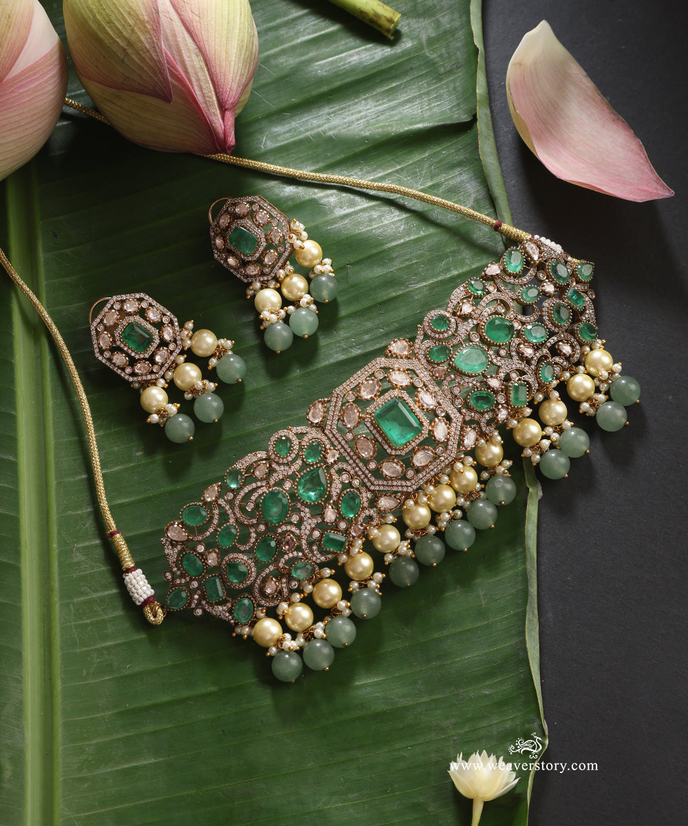 Sabreen_Handcrafted_Alloy_Necklace_Set_With_Gold_Plating_WeaverStory_01