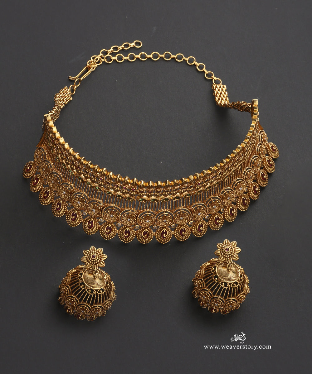 Aaliya_Handcrafted_Alloy_Necklace_Set_With_Gold_Plating_WeaverStory_02