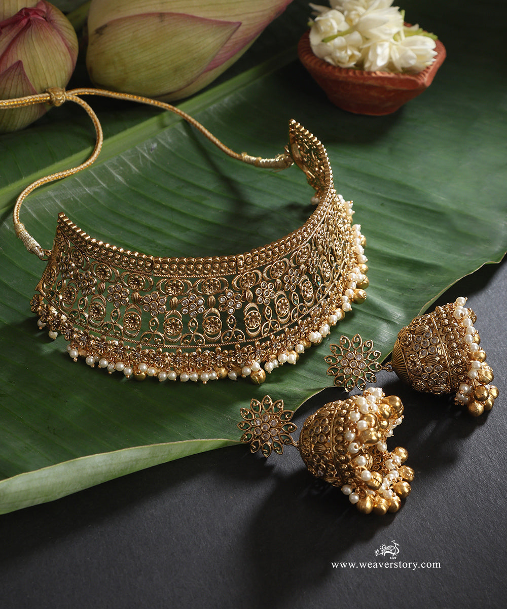 Inaya_Handcrafted_Alloy_Necklace_Set_With_Gold_Plating_WeaverStory_01
