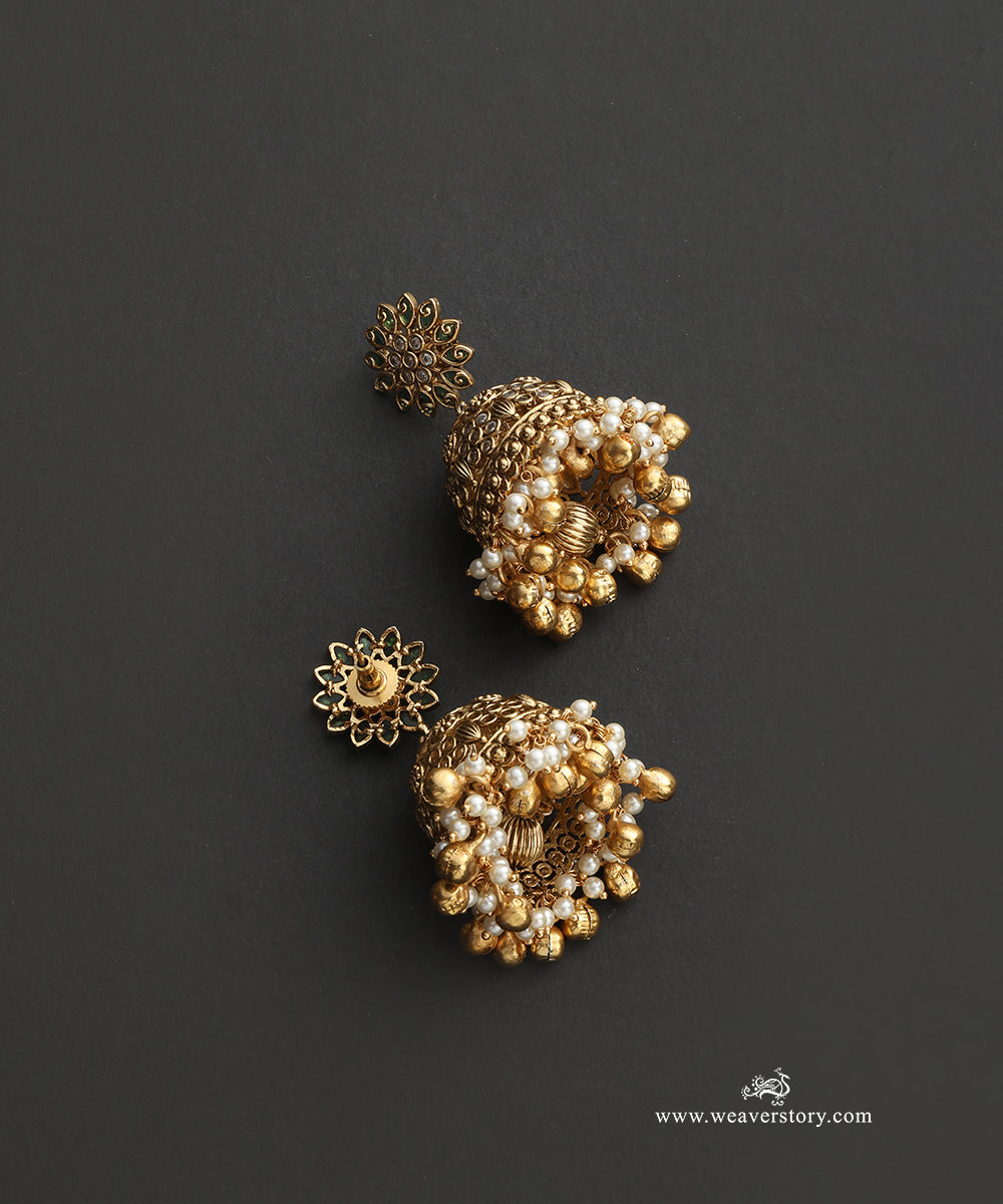 Inaya_Handcrafted_Alloy_Necklace_Set_With_Gold_Plating_WeaverStory_03