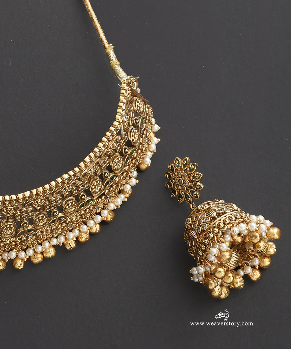 Inaya_Handcrafted_Alloy_Necklace_Set_With_Gold_Plating_WeaverStory_04