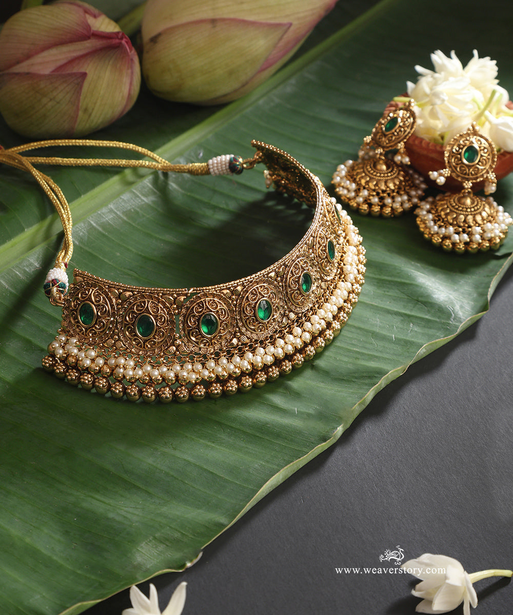 Anam_Handcrafted_Alloy_Necklace_Set_With_Gold_Plating_WeaverStory_01