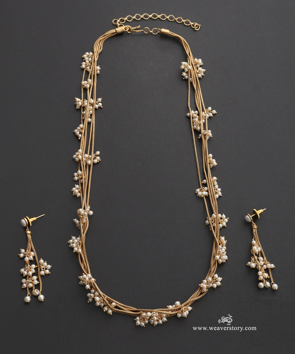 Nishtha_Handcrafted_Alloy_Necklace_Set_With_Gold_Plating_WeaverStory_02