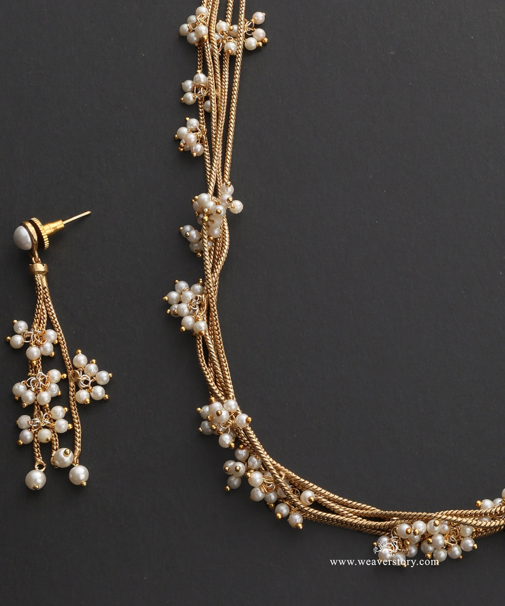 Nishtha_Handcrafted_Alloy_Necklace_Set_With_Gold_Plating_WeaverStory_04