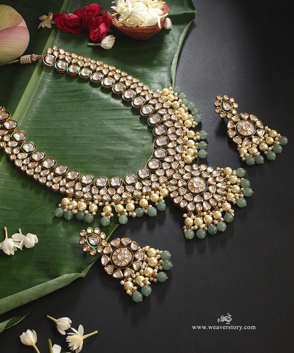Arisha_Handcrafted_Alloy_Necklace_Set_With_Gold_Plating_WeaverStory_01