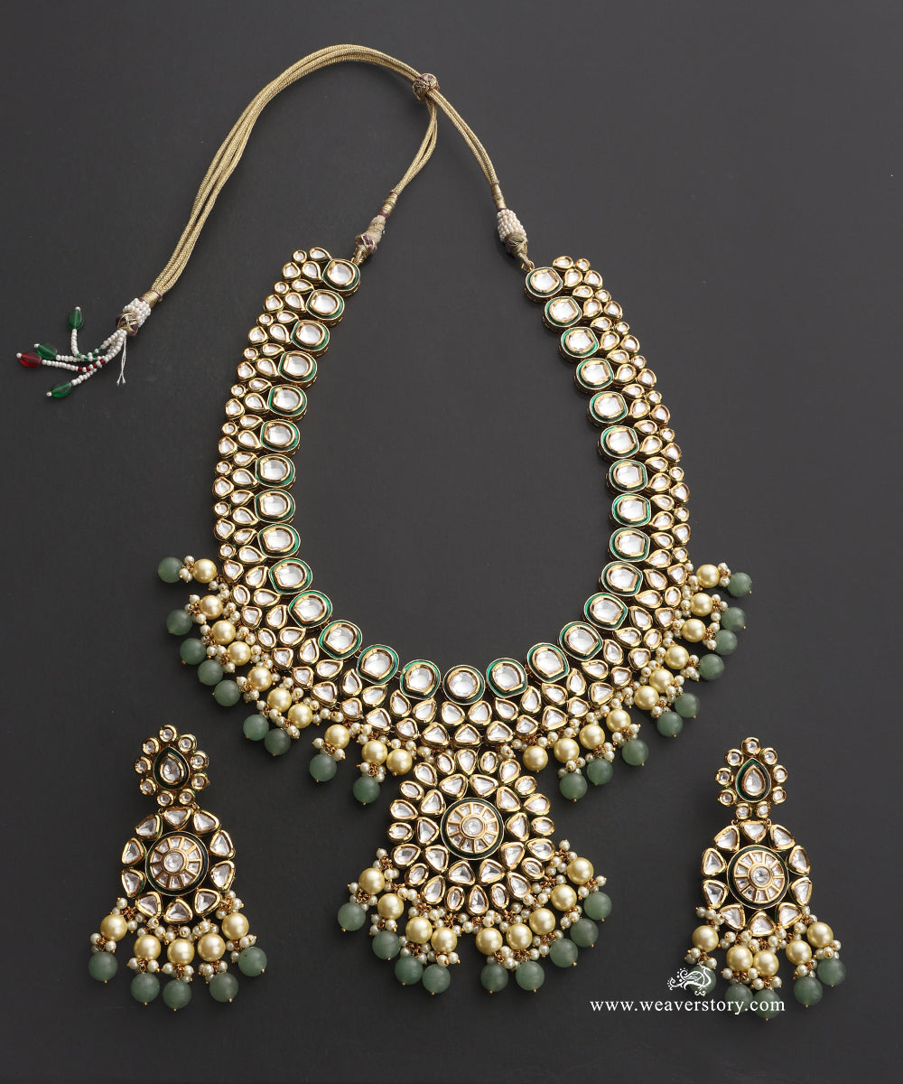 Arisha_Handcrafted_Alloy_Necklace_Set_With_Gold_Plating_WeaverStory_02
