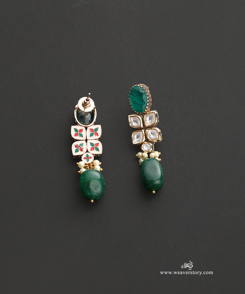 Gulzar_Handcrafted_Alloy_Necklace_Set_With_Gold_Plating_WeaverStory_03