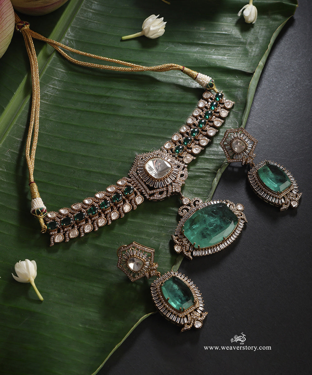 Ambreen_Handcrafted_Alloy_Necklace_Set_With_Gold_Plating_WeaverStory_01