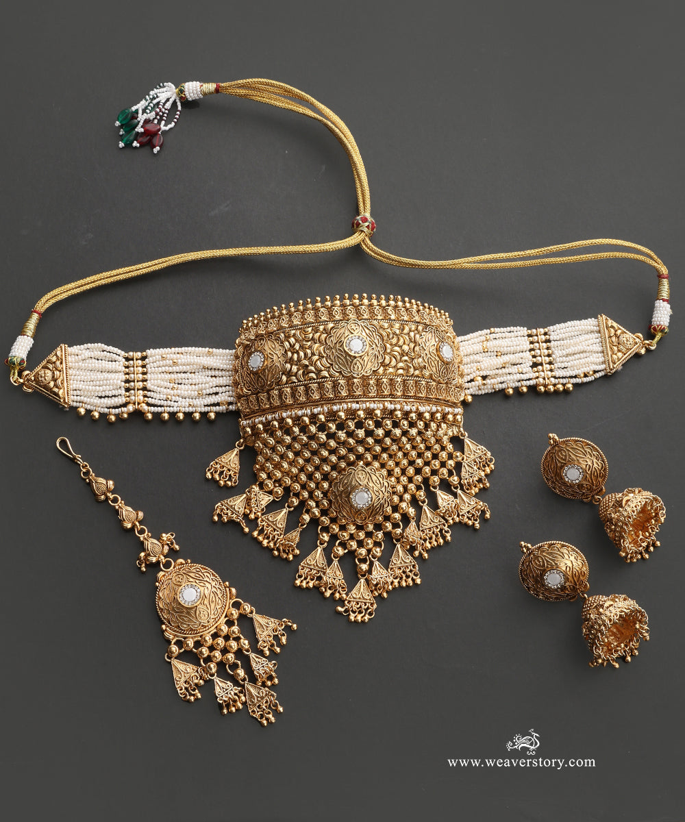 Sana_Handcrafted_Alloy_Necklace_Set_With_Earrings_And_Teeka_With_Gold_Plating_WeaverStory_02