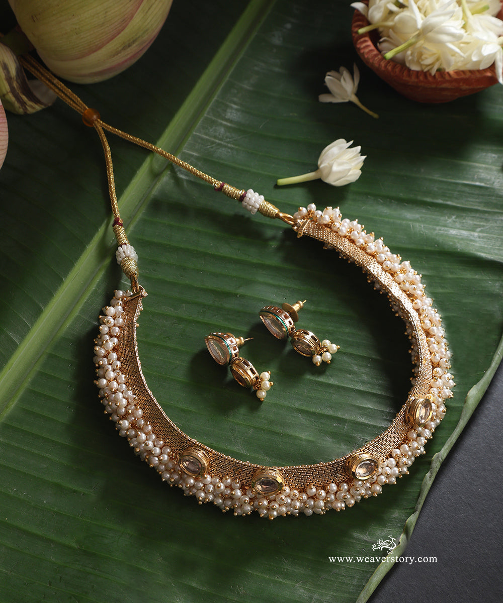 Shazia_Handcrafted_Alloy_Necklace_Set_With_Gold_Plating_WeaverStory_01