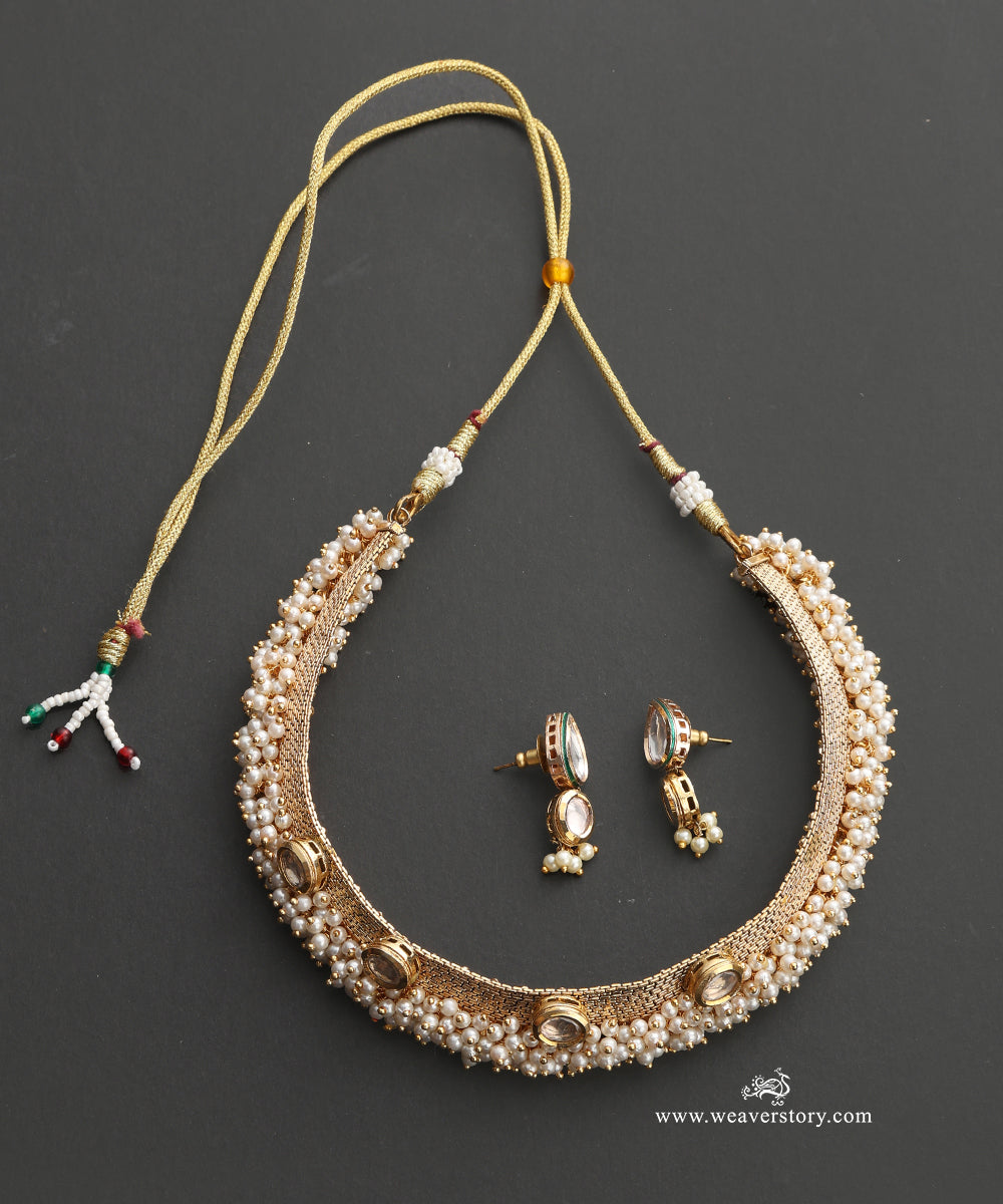 Shazia_Handcrafted_Alloy_Necklace_Set_With_Gold_Plating_WeaverStory_02