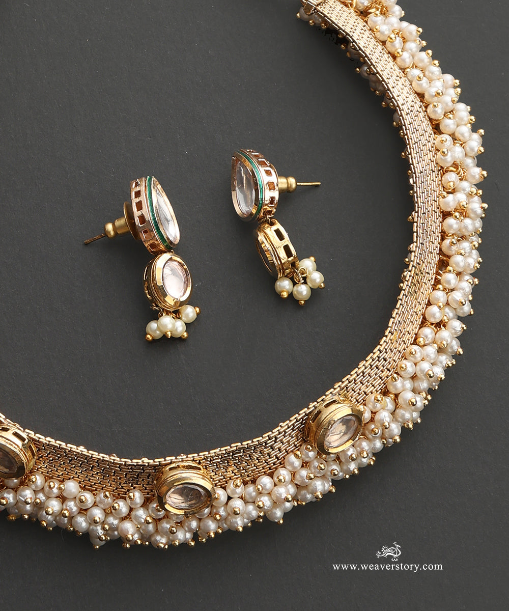 Shazia_Handcrafted_Alloy_Necklace_Set_With_Gold_Plating_WeaverStory_04