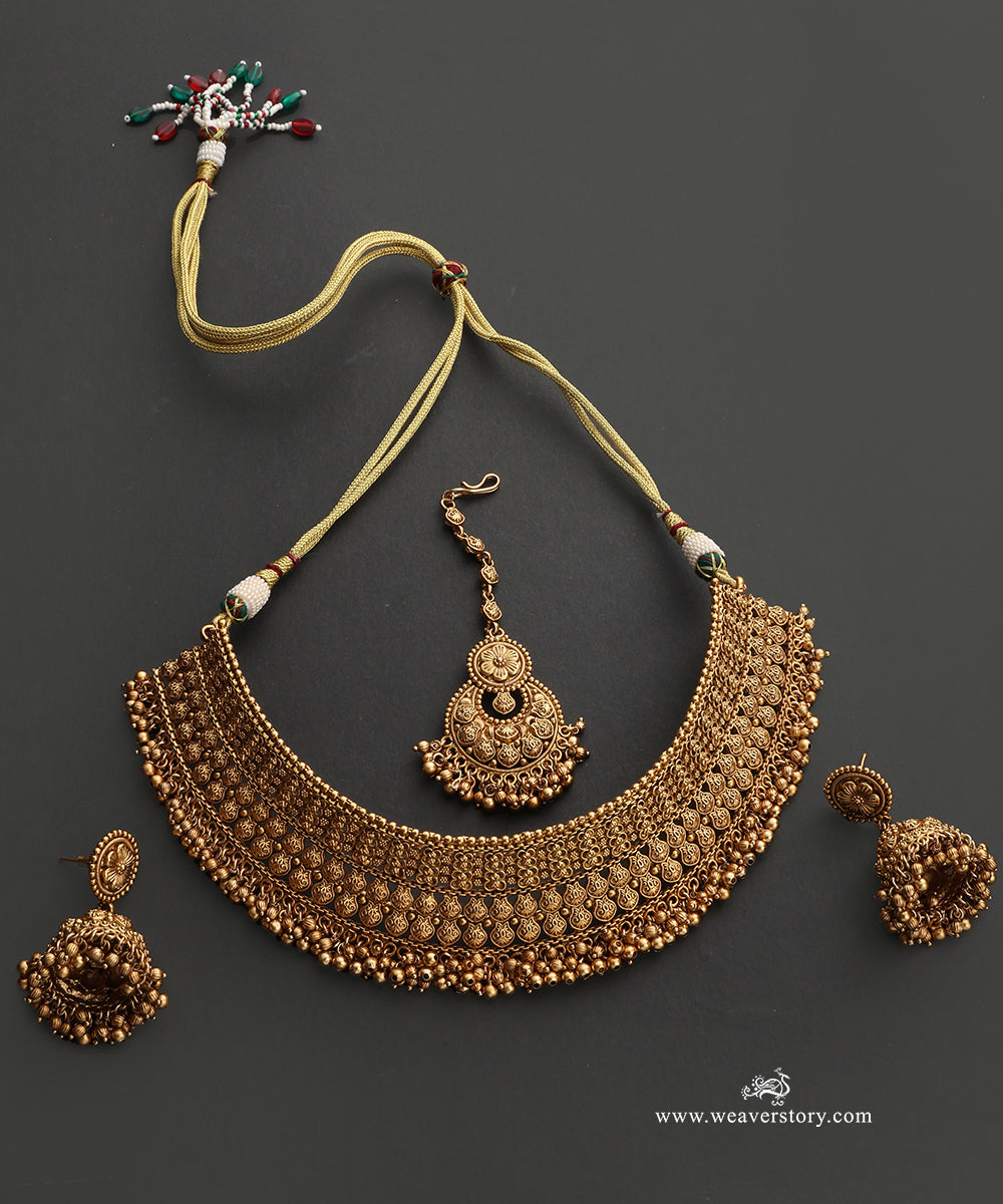 Parveen_Handcrafted_Alloy_Necklace_Set_With_Earrings_And_Teeka_With_Gold_Plating_WeaverStory_02