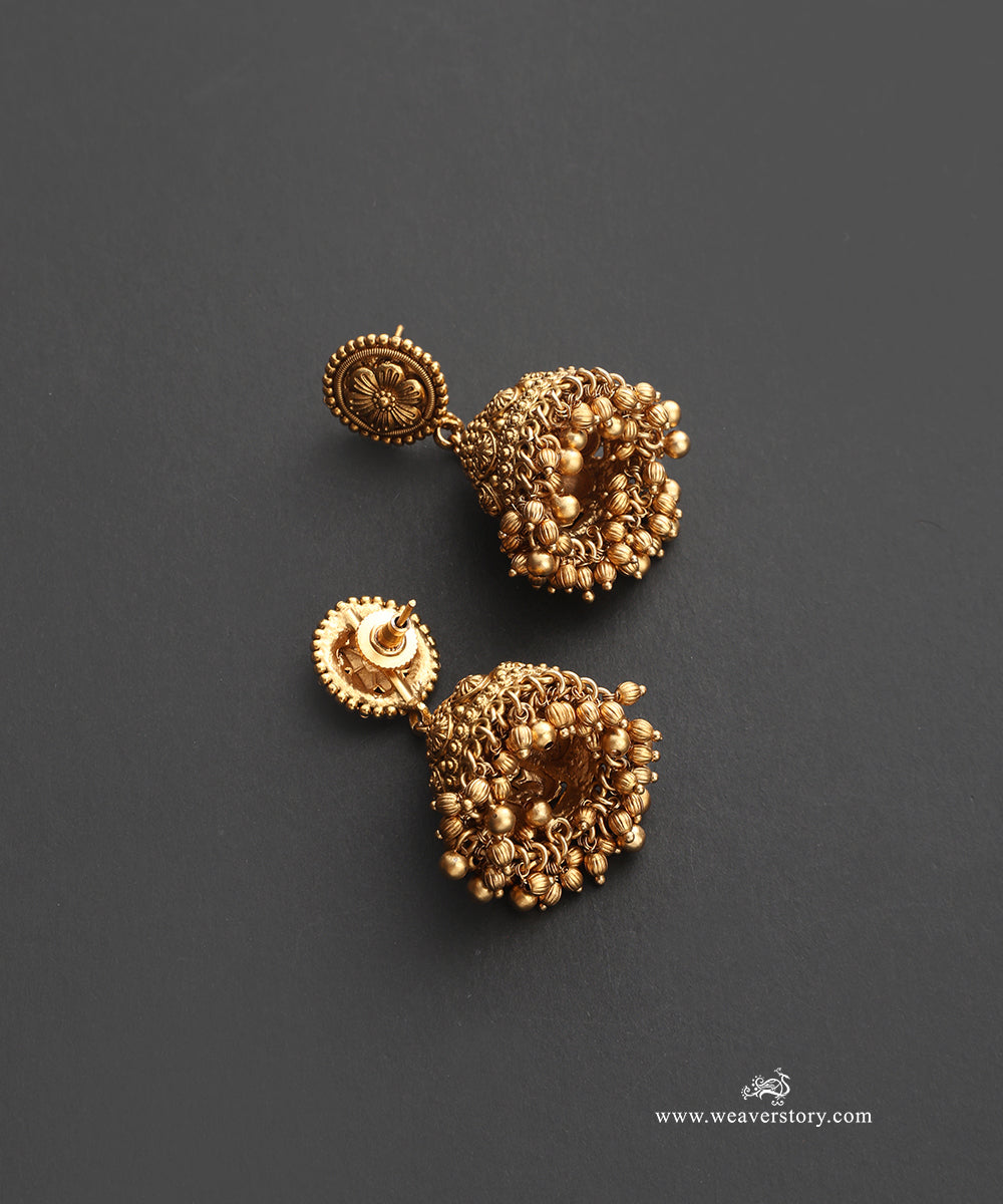Parveen_Handcrafted_Alloy_Necklace_Set_With_Earrings_And_Teeka_With_Gold_Plating_WeaverStory_03