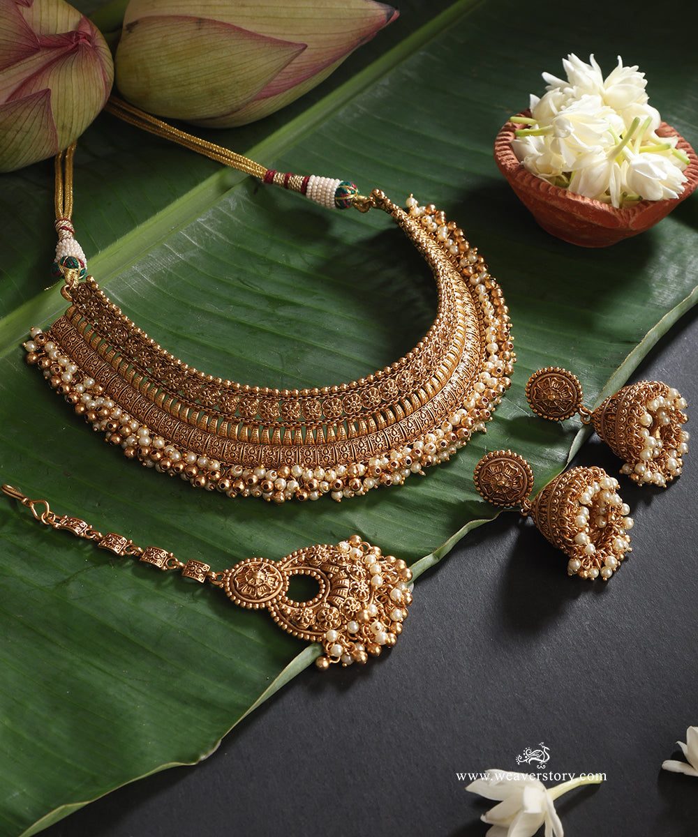 Gul_Handcrafted_Alloy_Necklace_Set_With_Earrings_And_Teeka_With_Gold_Plating_WeaverStory_01