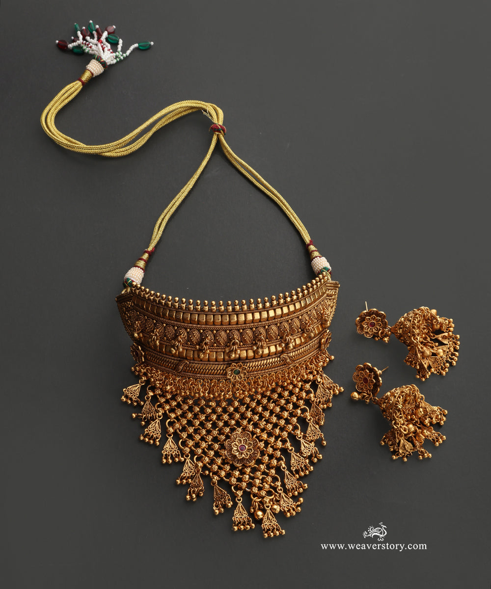 Ameera_Handcrafted_Alloy_Necklace_Set_With_Gold_Plating_WeaverStory_02