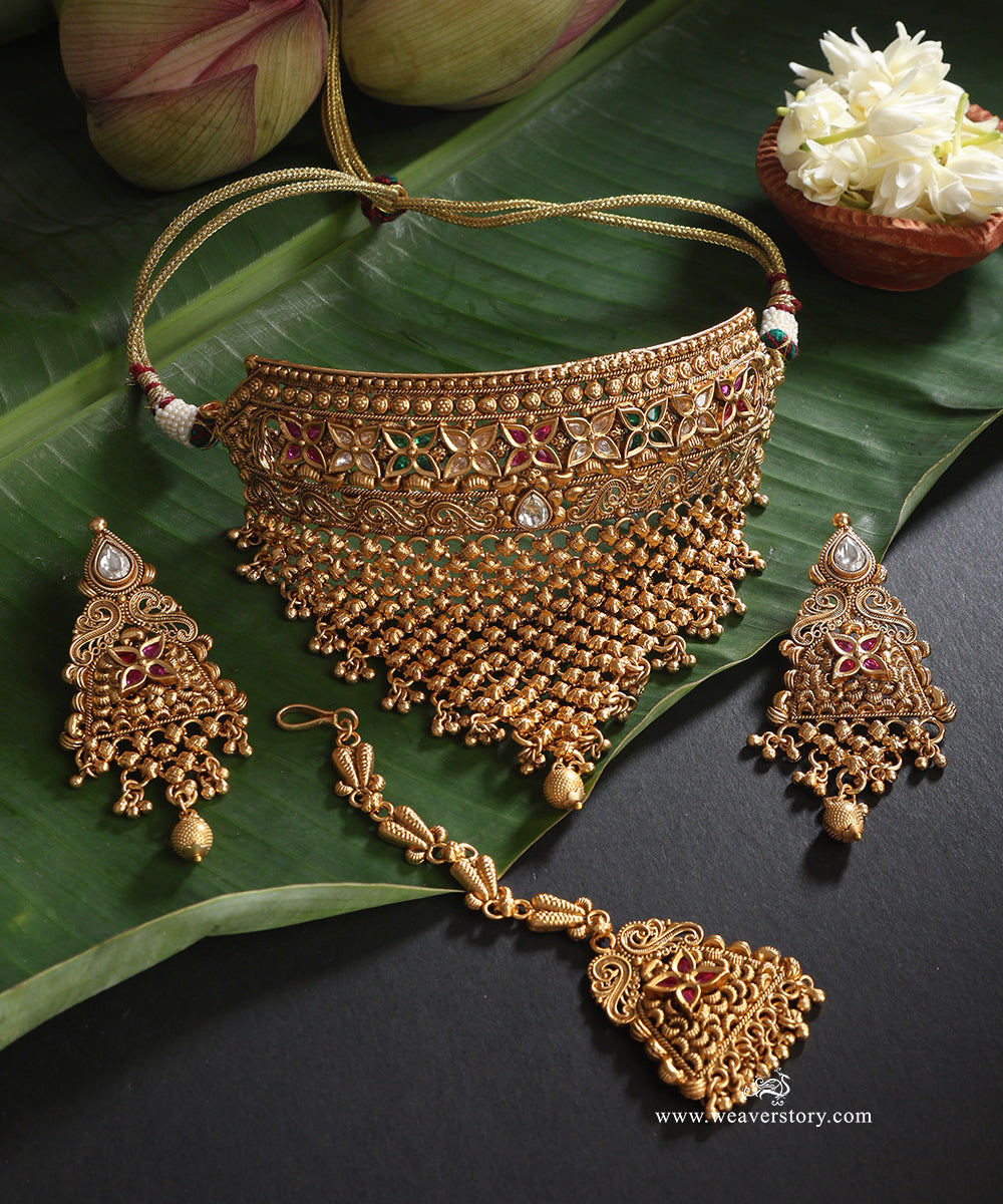 Hina_Handcrafted_Alloy_Necklace_Set_With_Earrings_And_Teeka_With_Gold_Plating_WeaverStory_01