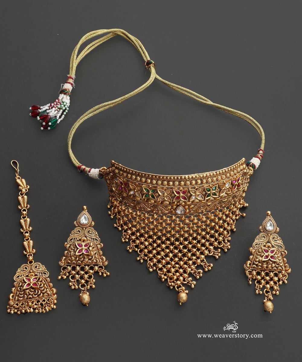 Hina_Handcrafted_Alloy_Necklace_Set_With_Earrings_And_Teeka_With_Gold_Plating_WeaverStory_02