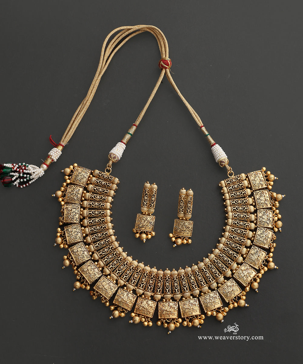 Noor_Handcrafted_Alloy_Necklace_Set_With_Gold_Plating_WeaverStory_02