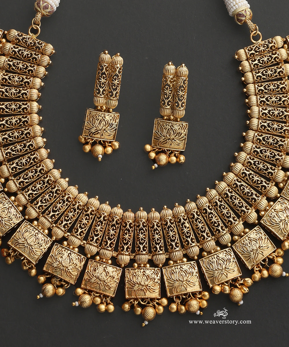 Noor_Handcrafted_Alloy_Necklace_Set_With_Gold_Plating_WeaverStory_04