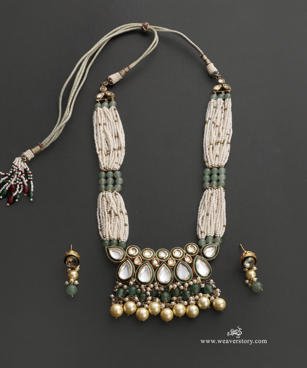 Yasmin_Handcrafted_Alloy_Necklace_Set_With_Gold_Plating_WeaverStory_02