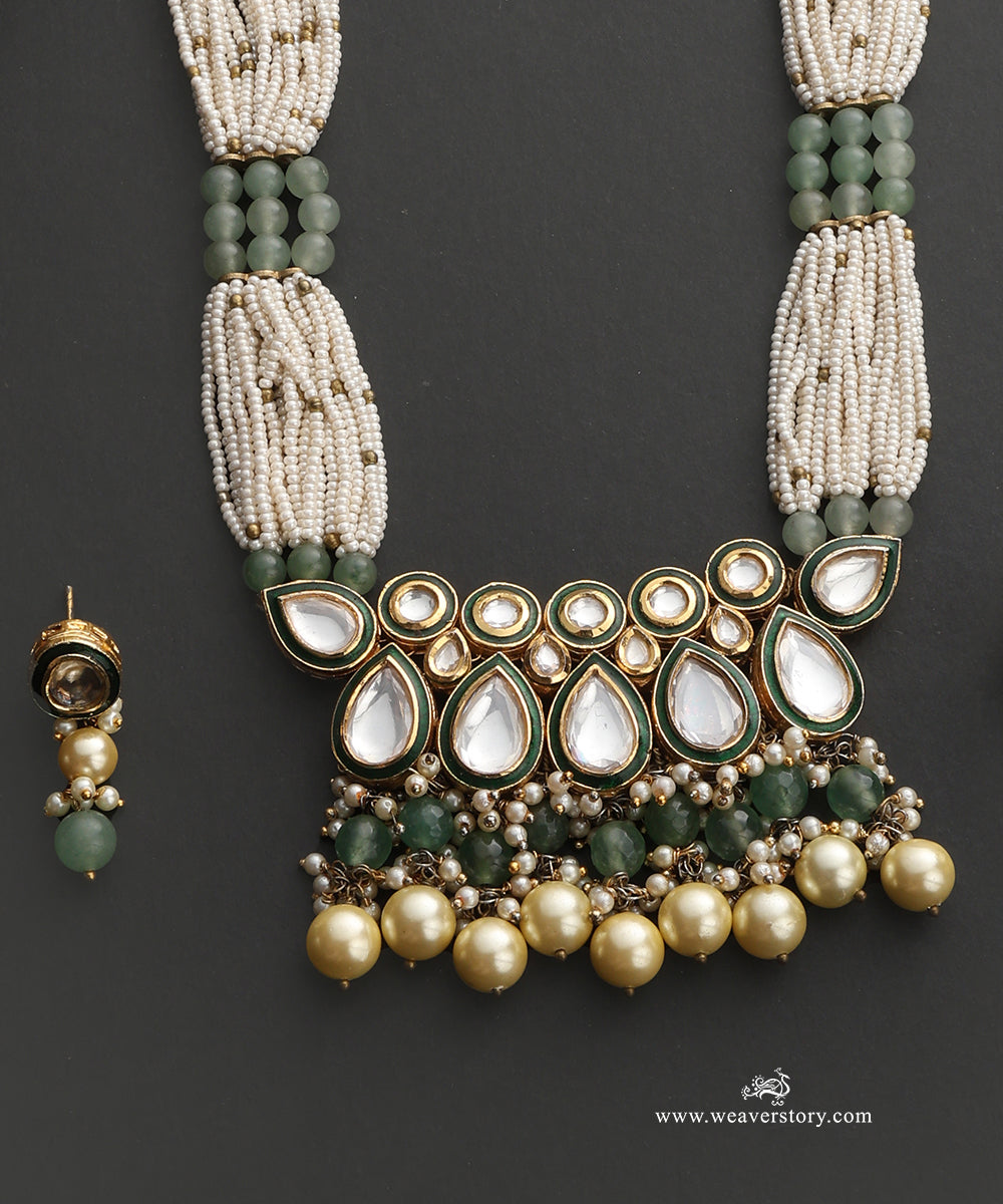 Yasmin_Handcrafted_Alloy_Necklace_Set_With_Gold_Plating_WeaverStory_04