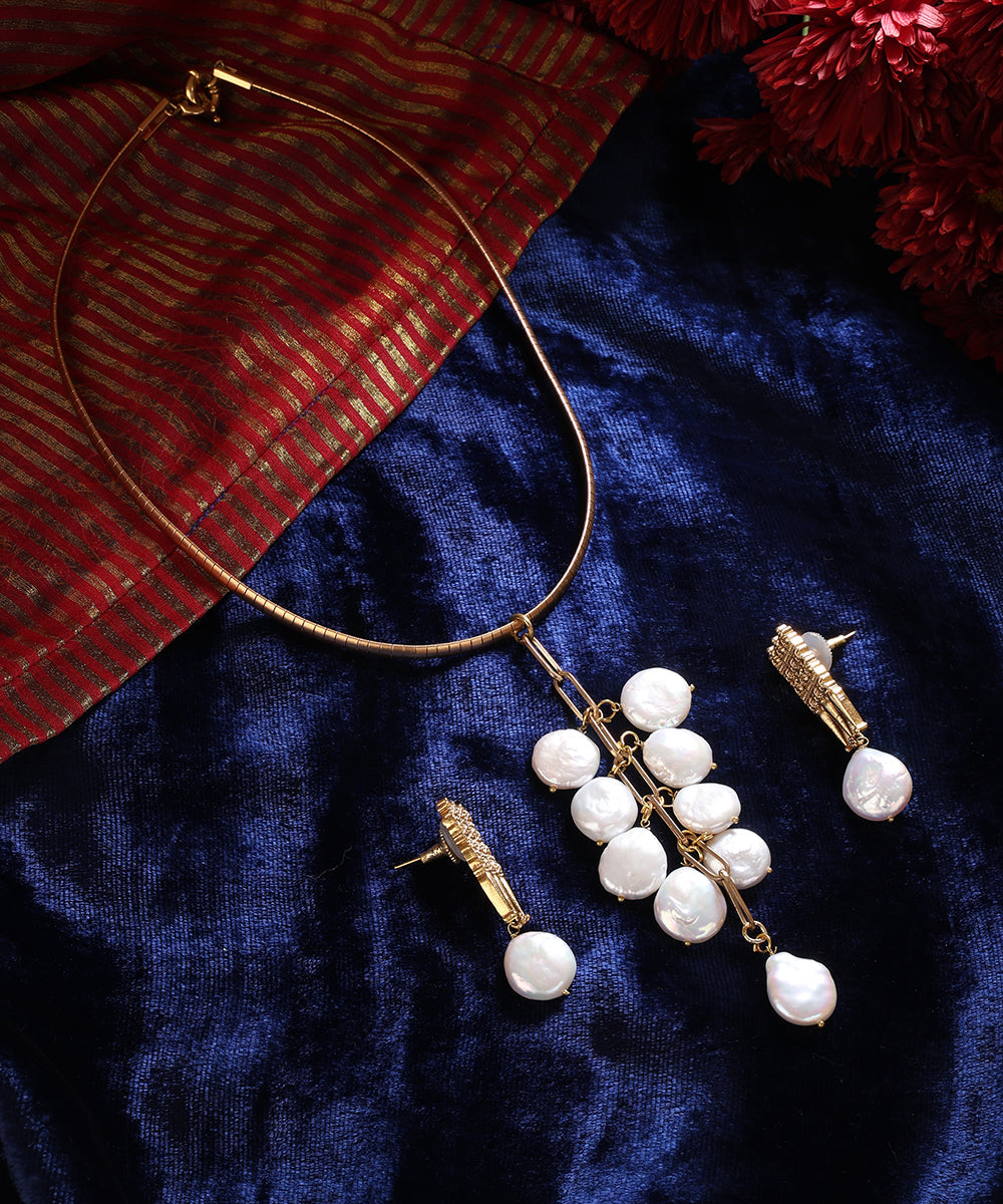 Haniya_Handcrafted_Alloy_Gold_Plated_Necklace_Set_With_Pearls_WeaverStory_01