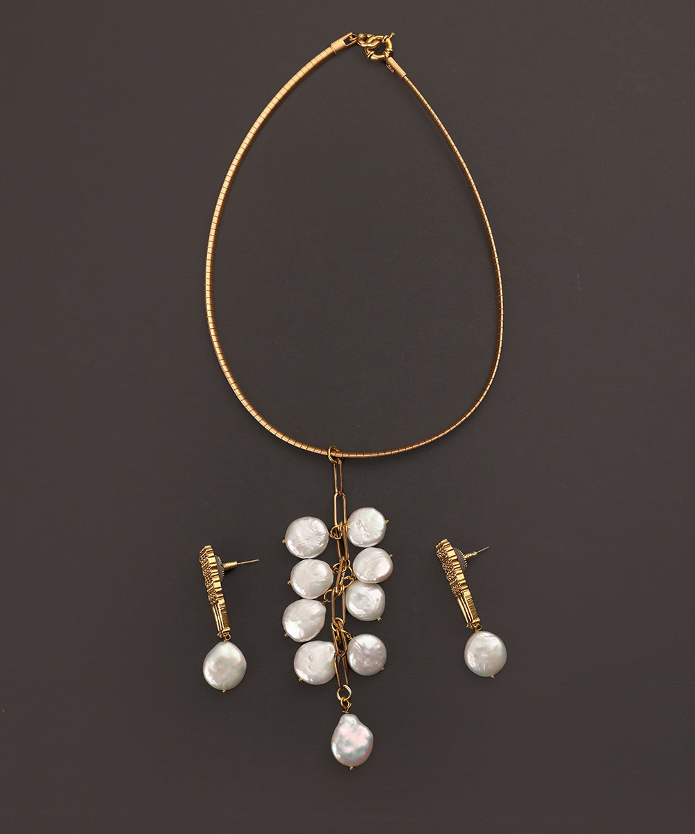 Haniya_Handcrafted_Alloy_Gold_Plated_Necklace_Set_With_Pearls_WeaverStory_02