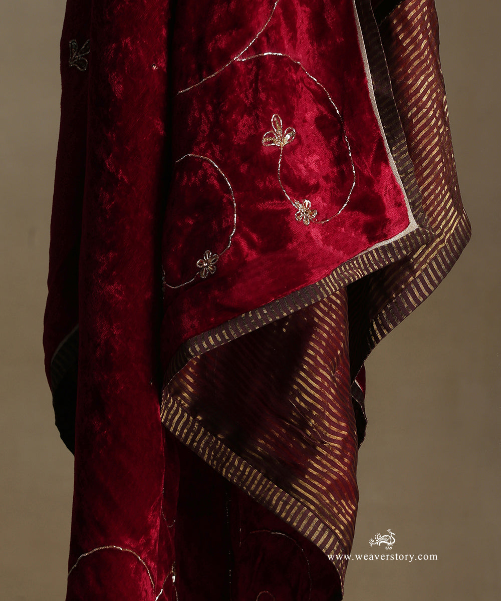 Red_Hand_Embroidered_Silk_Velvet_Doshala_With_Contrast_Chanderi_Tissue_Border_WeaverStory_05
