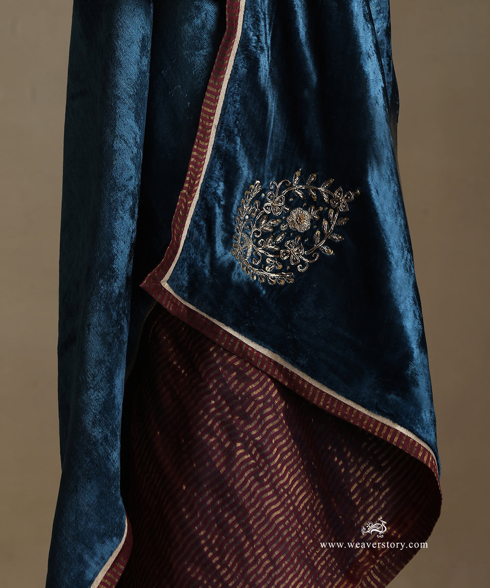 Teal_Hand_Embroidered_Silk_Velvet_Doshala_With_Contrast_Chanderi_Tissue_Border_WeaverStory_05